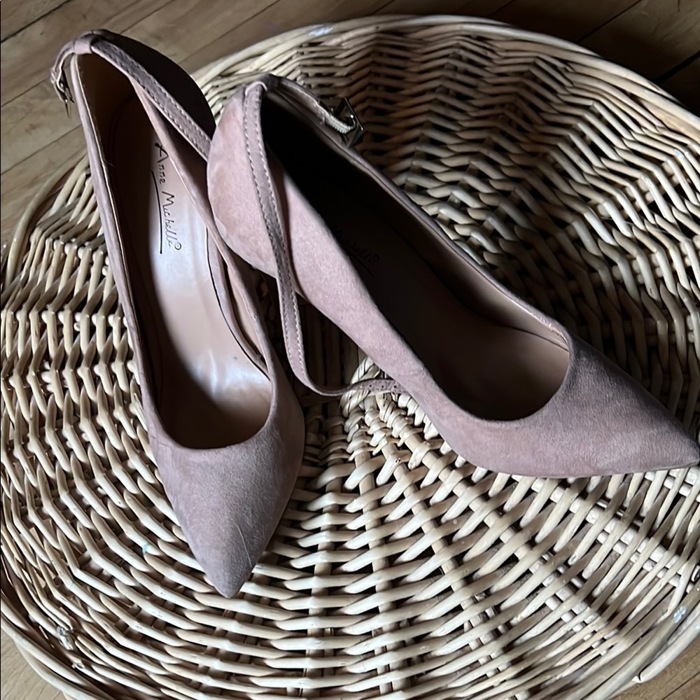 Anne Michelle Women's Suede Heels Sz 8